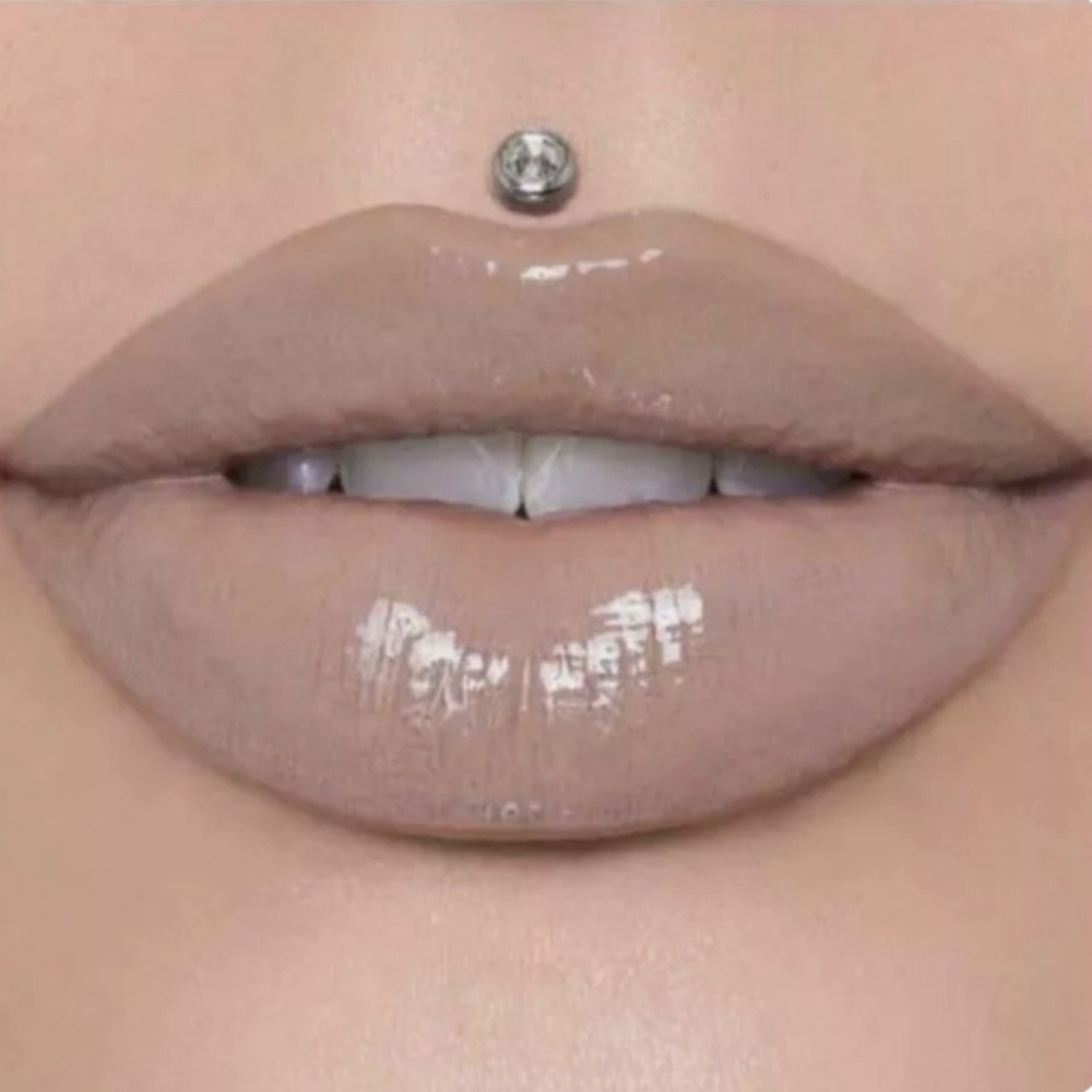 The Gloss - Shimmering Rose Gold Lip Gloss - Picture 2 of 4